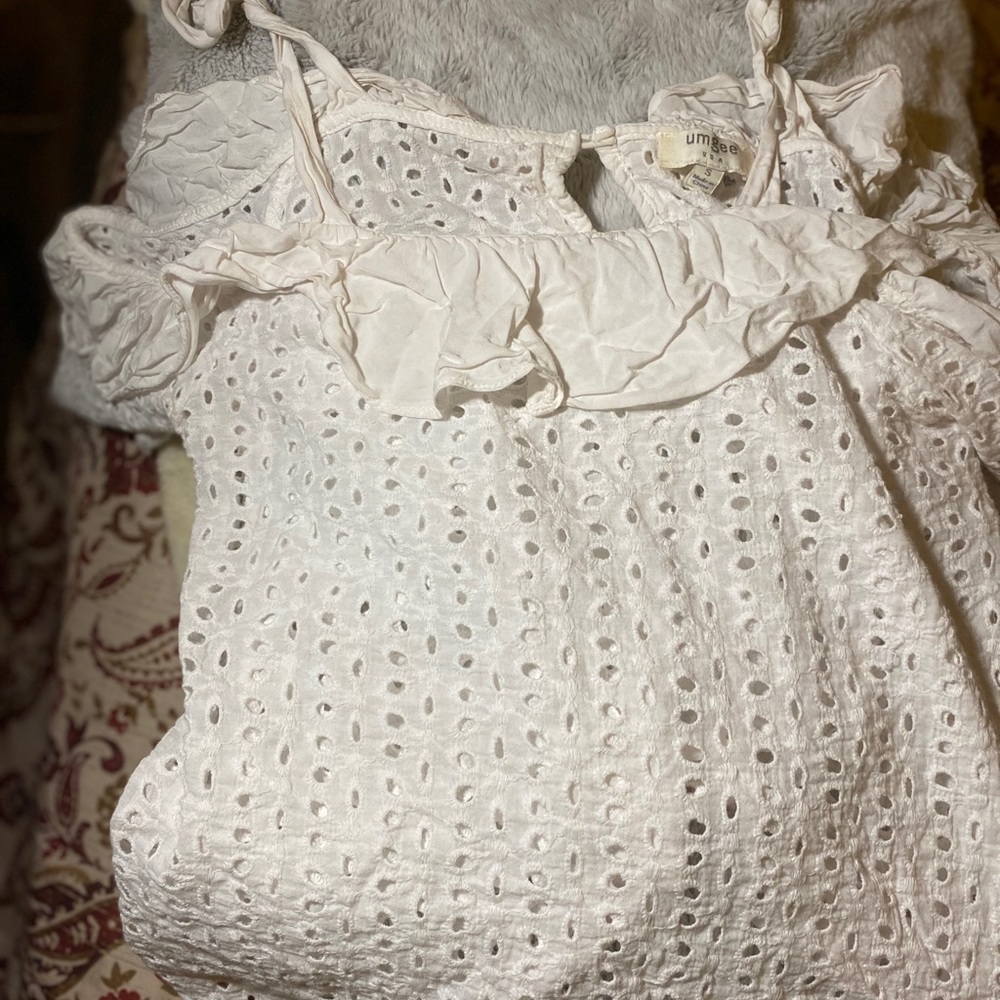 vintage white ruffle top.